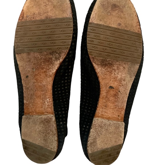 Womens Black UGG flats. Warm & cozy. - Picture 3 of 4
